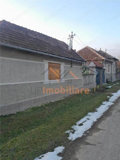 Casă cu 4 camere cu Teren 5526 Mp în Cheșa