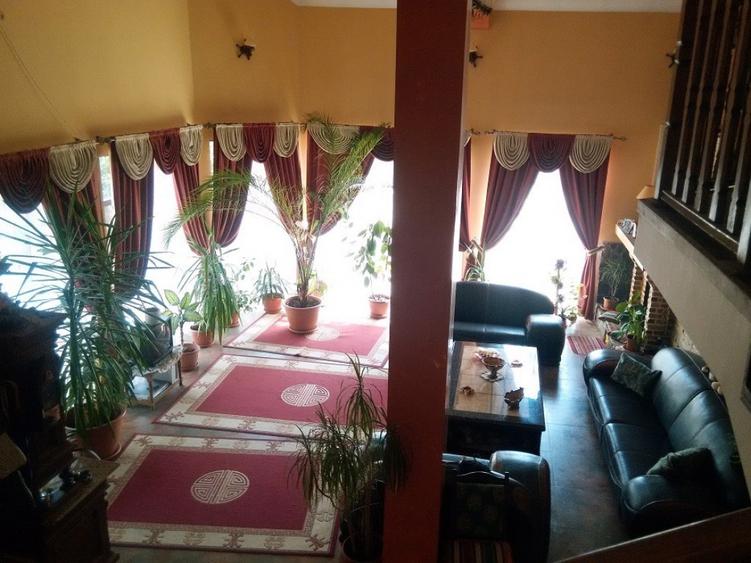 Casă cu 5 camere cu Teren 764 Mp în Grădiște