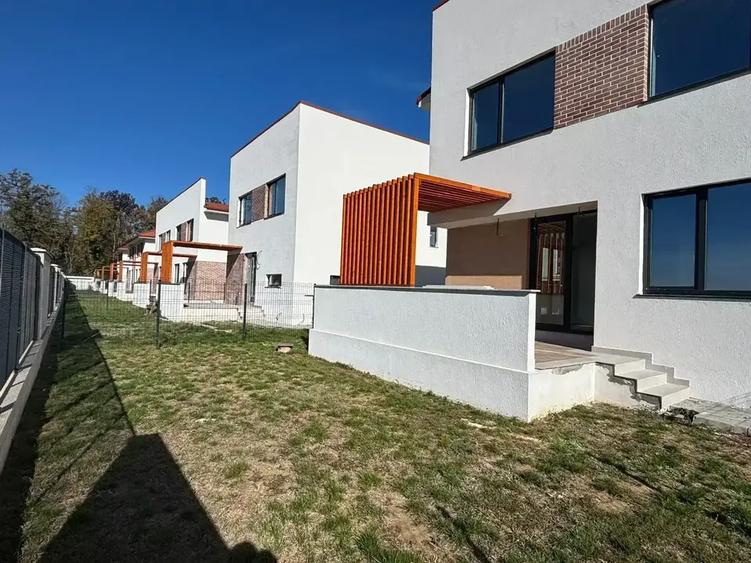 Casă cu 5 camere cu Canalizare în Mogoșoaia