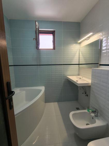Apartament cu 3 camere decomandat în Delfinariu