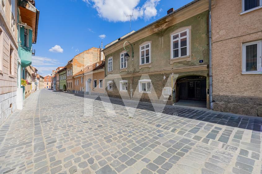 Casă individuală cu 10 camere cu Canalizare în Ultracentral