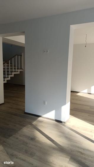 Casă cu 3 camere cu Teren 400 Mp în Budeasa