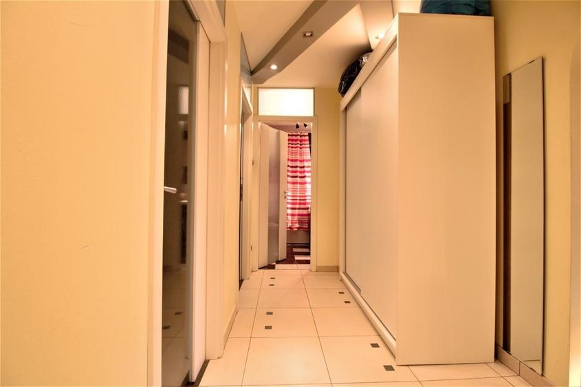 Apartament cu 3 camere decomandat în Girocului
