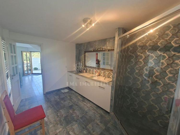 Casă individuală cu 6 camere cu Canalizare în Hărman