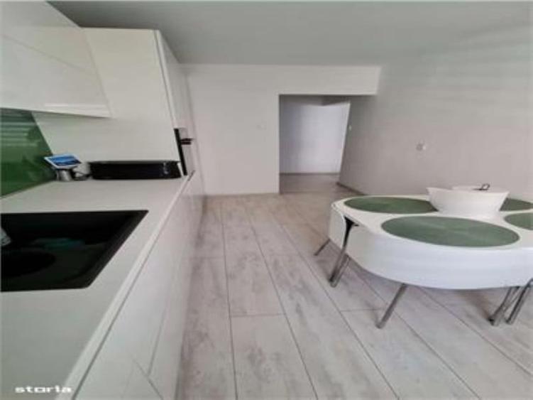 Apartament cu 3 camere decomandat în Griviței