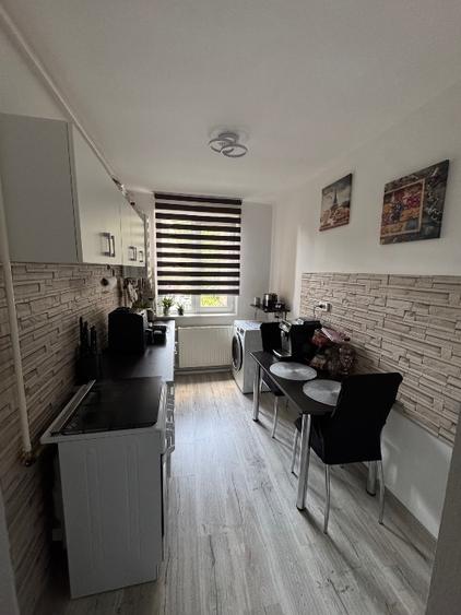 Apartament cu 2 camere semidecomandat, mobilat în Vlahuță
