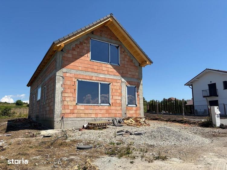 Casă cu 4 camere în Daia