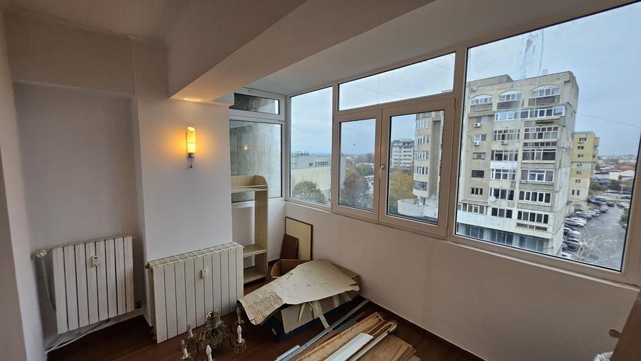 Apartament cu 4 camere decomandat în Central