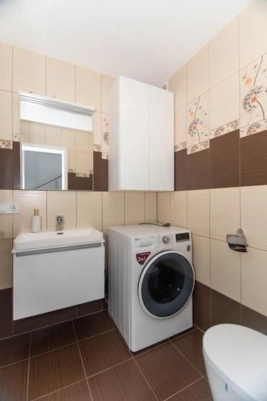 Casă cu 6 camere cu Teren 129 Mp în Câmpului
