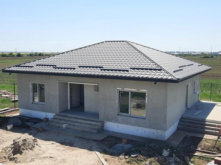 Casă individuală cu 4 camere cu Teren 400 Mp în Săbăreni