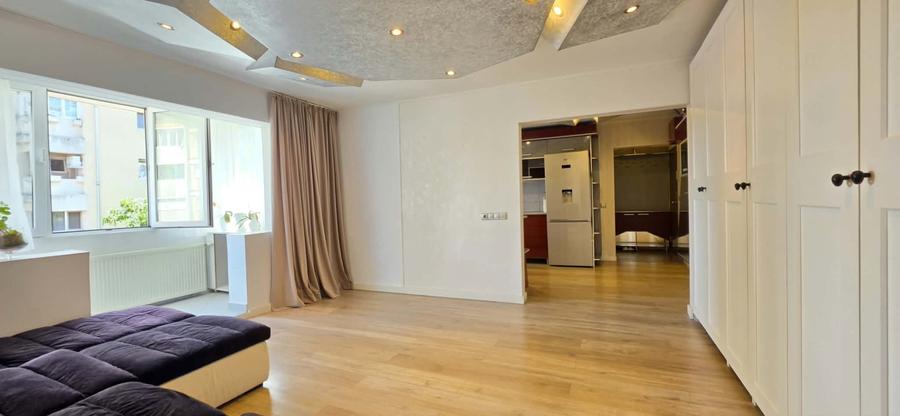 Apartament cu 3 camere semidecomandat în Iosia