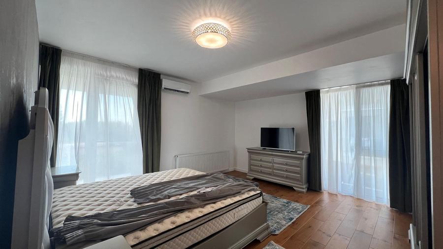 Apartament cu 4 camere decomandat, mobilat în Băneasa