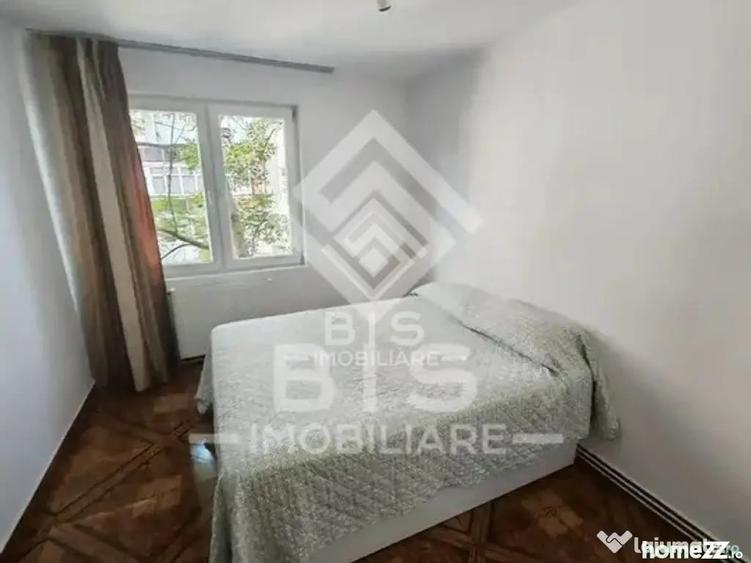 Apartament cu 4 camere decomandat în Independenței