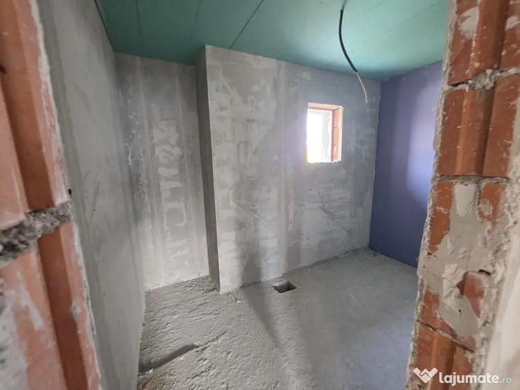 Casă cu 4 camere cu Teren 300 Mp în Găvana