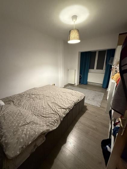 Apartament cu 3 camere decomandat în Exterior Vest