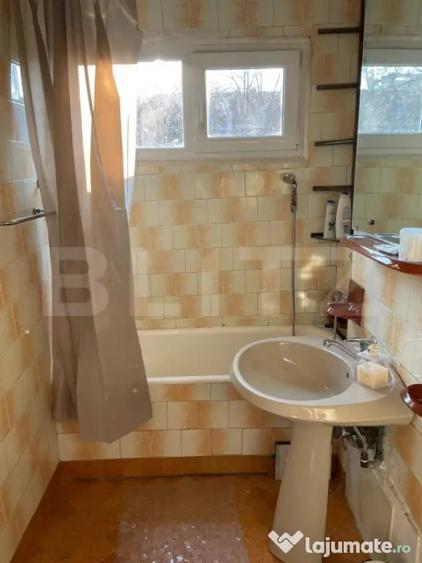 Apartament cu 3 camere semidecomandat în Tipografilor