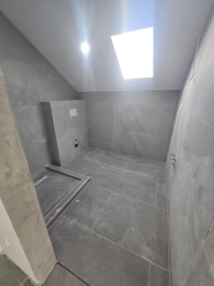 Duplex cu 4 camere cu Canalizare în Plopi