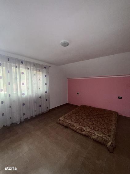 Casă cu 4 camere în Blidari