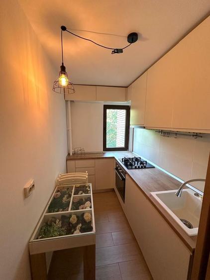 Casă cu 3 camere semidecomandat în Drumul Taberei