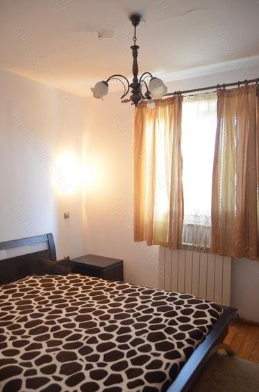 Apartament cu 2 camere decomandat în Predeal
