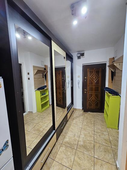 Garsonieră decomandată, mobilată în 1 Mai