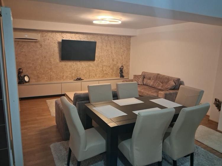 Apartament cu 3 camere decomandat în Exterior Vest