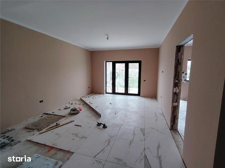 Casă cu 5 camere cu Teren 350 Mp în Moșnița Nouă