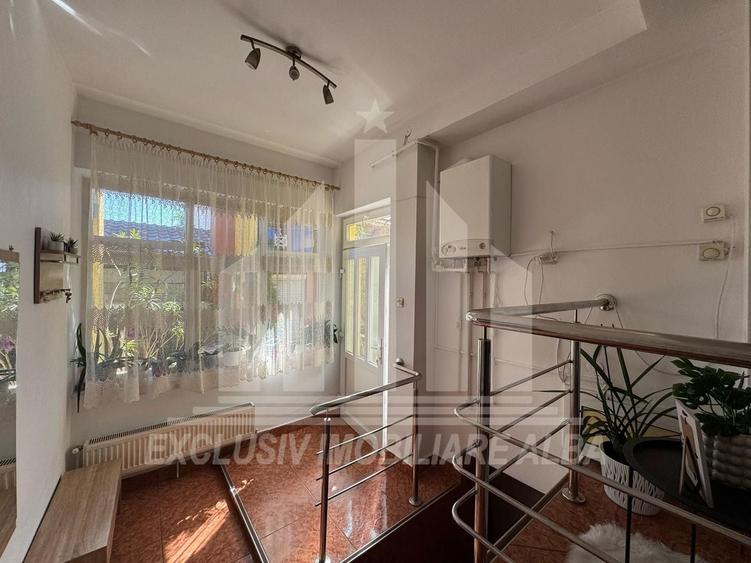 Casă individuală cu 8 camere cu Canalizare în Tolstoi