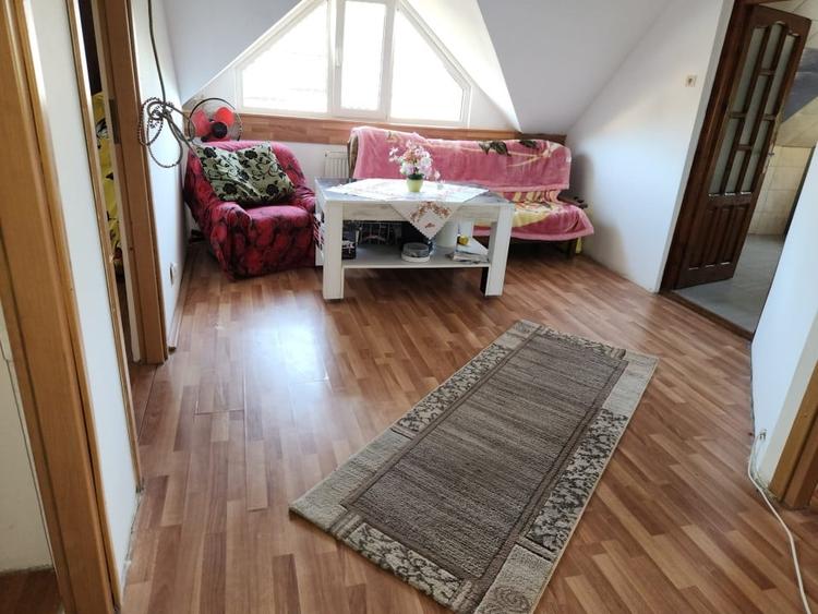 Casă individuală cu 6 camere cu Canalizare în Luna de Sus