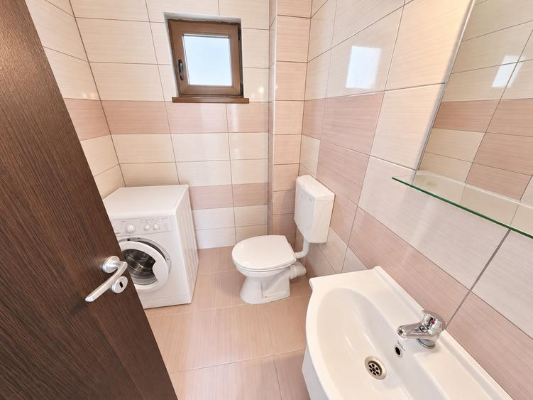 Casă individuală cu 5 camere cu Garaj în Buhalnița