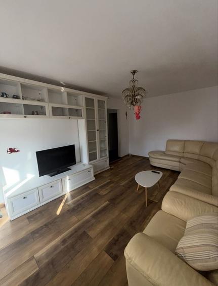 Apartament cu 3 camere decomandat în Dacia