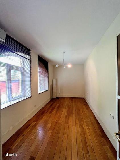 Casă cu 8 camere cu Teren 1000 Mp în Central