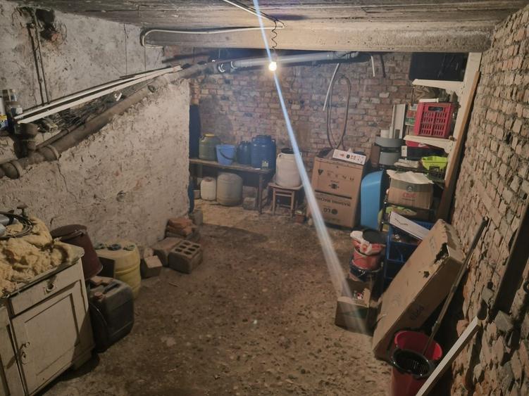 Casă individuală cu 7 camere cu Canalizare în Astra