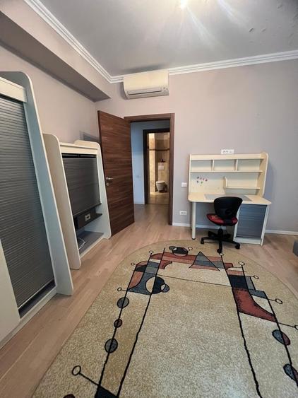 Apartament cu 3 camere decomandat în Vitan
