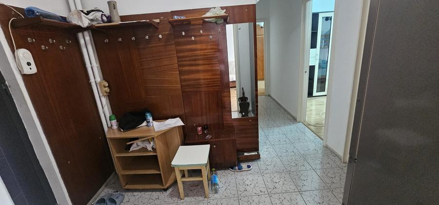 Apartament cu 3 camere decomandat în Drumul Taberei