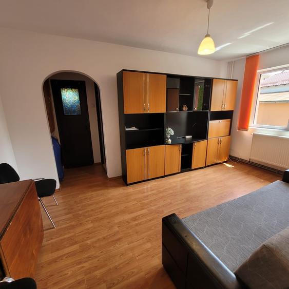 Apartament cu 2 camere semidecomandat în Florilor