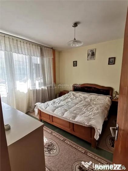 Apartament cu 3 camere decomandat în Alexandriei