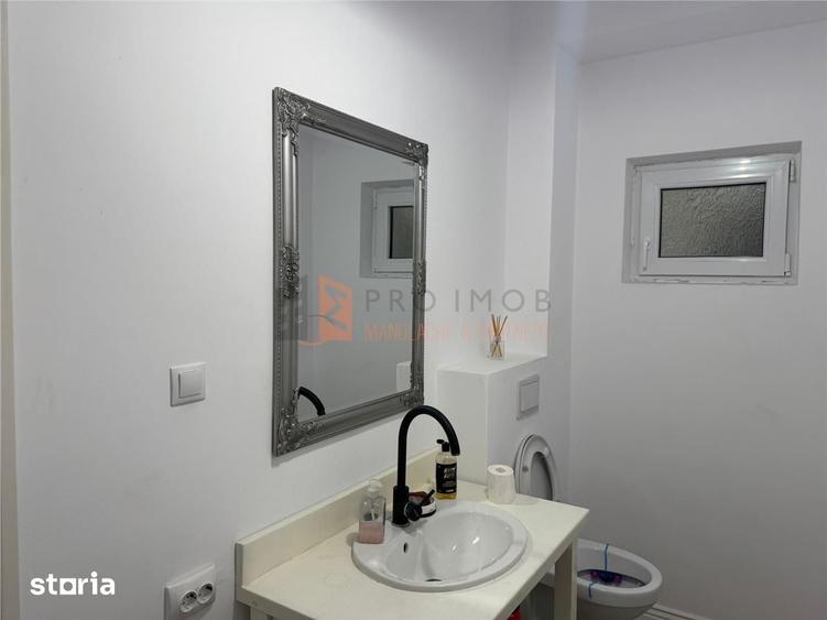 Casă cu 6 camere decomandat cu Teren 702 Mp în Vadu Pașii