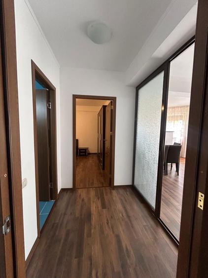 Apartament cu 3 camere decomandat în Bujoreni
