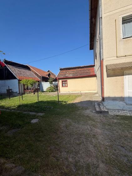 Apartament cu 3 camere decomandat în Exterior Est