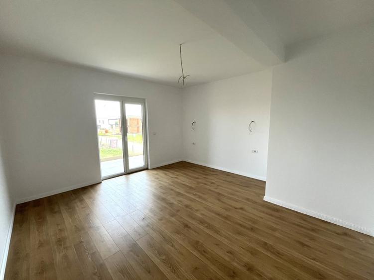 Duplex cu 4 camere cu Teren 375 Mp în Covaci