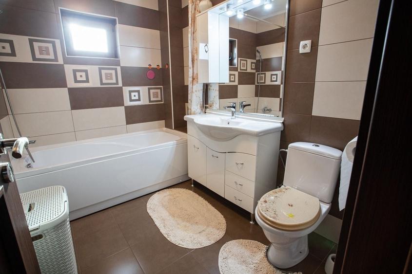 Apartament cu 4 camere decomandat în Central
