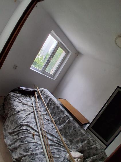 Inchiriez apartament pe strada Trandafirilor nr 2 scara 2 bloc i2 1000 de lei pe luna informatii la nr. De tel. 0770146279 - 5