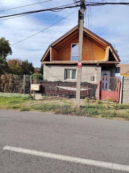 Casă cu 2 camere cu Teren 105 Mp în Plopi