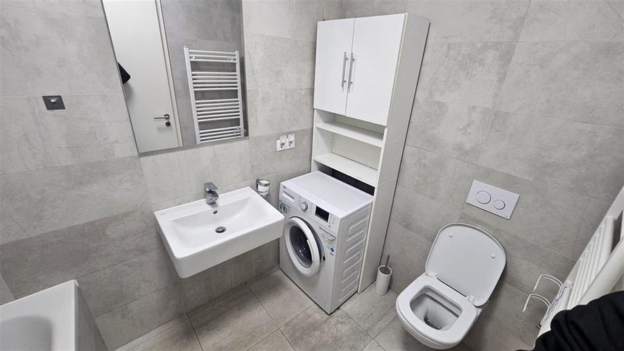 Apartament cu 2 camere decomandat, mobilat în Tractorul