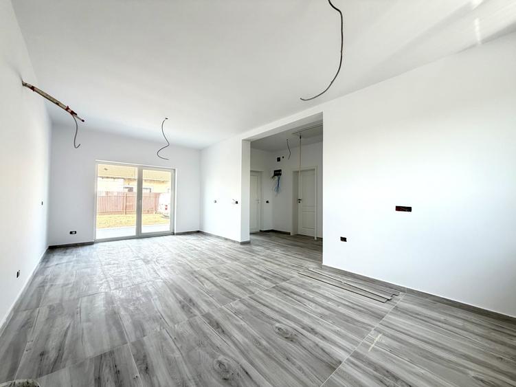 Casă individuală cu 3 camere cu Canalizare în Sânandrei