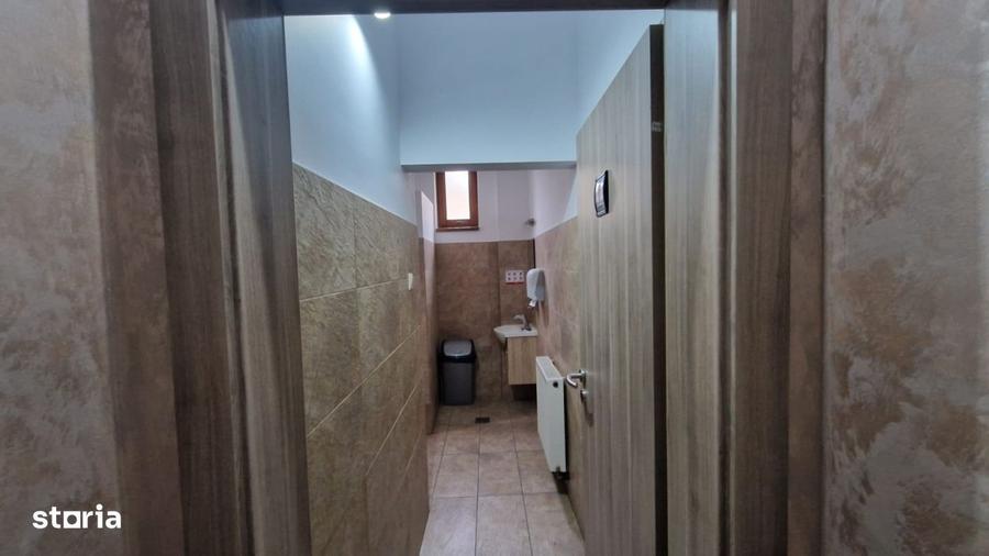 Spațiu comercial, de 800 mp, în Rovine