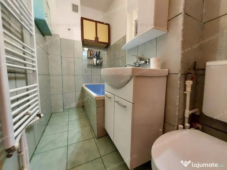Garsonieră decomandată în Central
