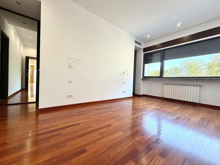 Apartament cu 4 camere decomandat în Dorobanți