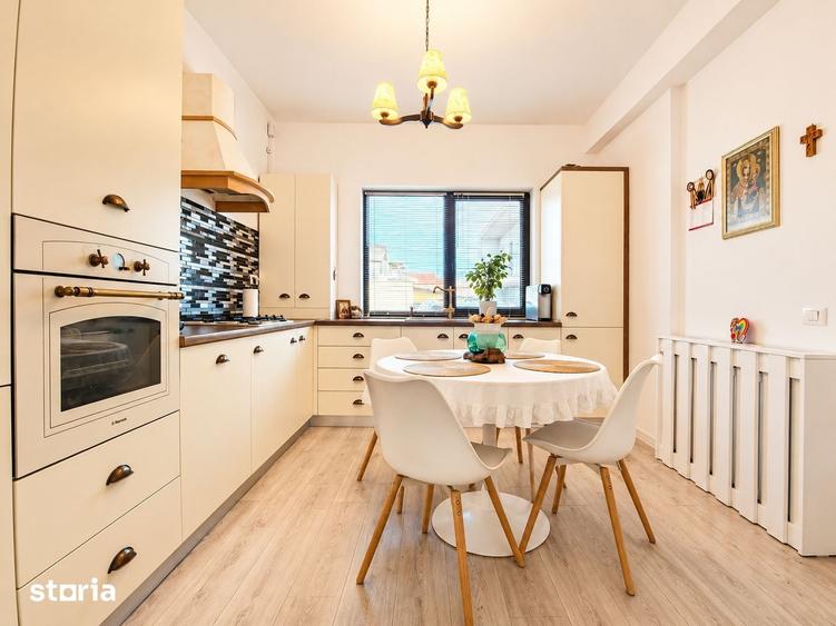 Casă cu 4 camere cu Teren 160 Mp în Palazu Mare